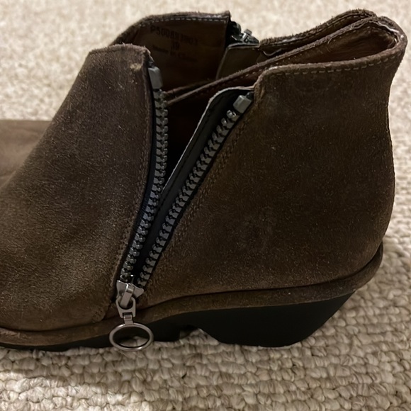FLY London SZ 39 US SZ 8.5 suede ankle boots. Preowned in great condition. - Picture 10 of 14
